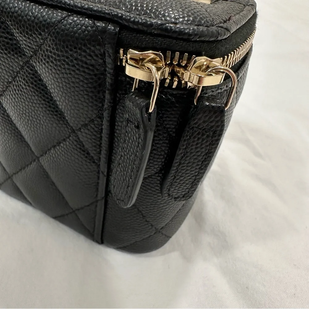 Chanel Caviar Square Mini Vanity Case with Chain - Picture 5 of 15